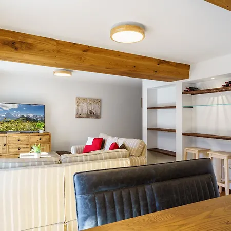 Apartment Post 5 *